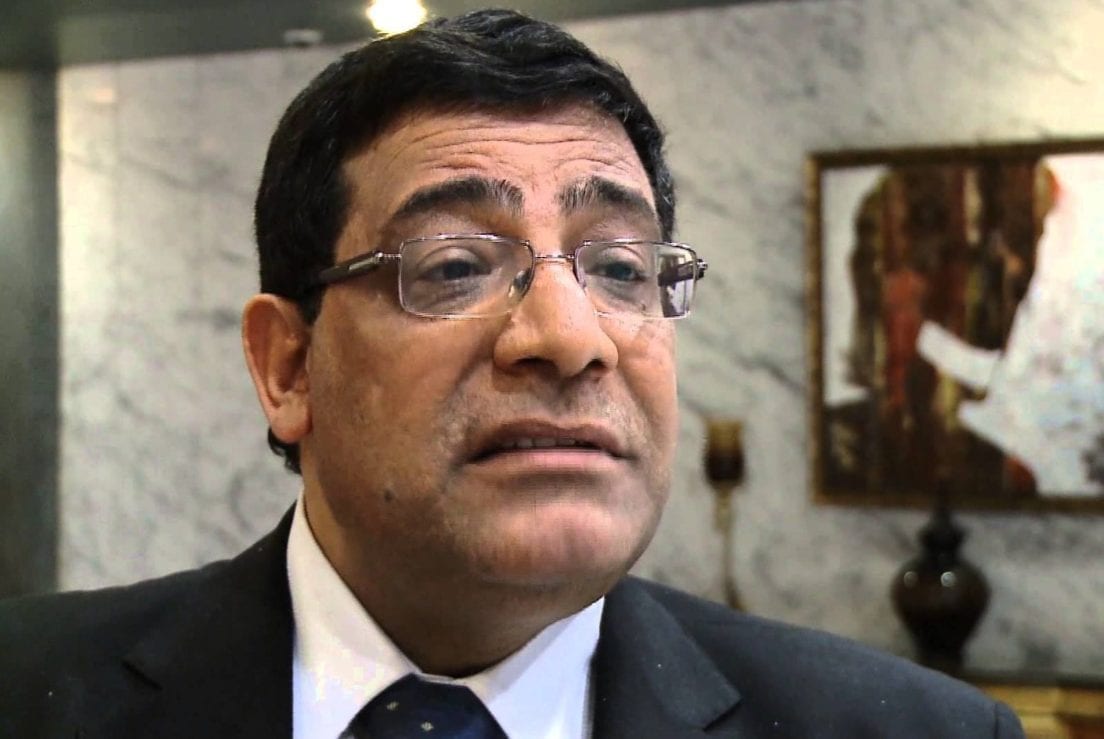 الاقتصادي عبد الخالق فاروق أمام النيابة بسبب كتابه • مصر في يوم