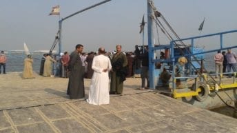 غرق معدية في البحيرة