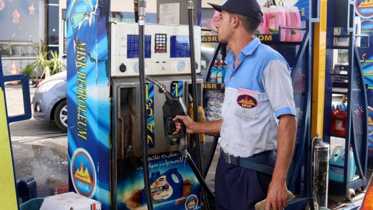 هل تلحق مصر بركب دول خليجية وتخفض أسعار الوقود؟