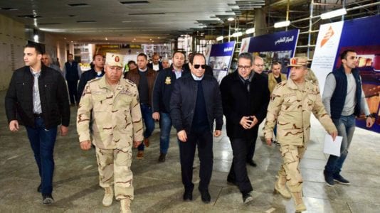 السيسي يتفقد محور روض الفرج وهضبة الأهرام.