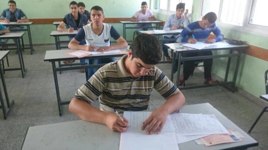اصطحاب الكتاب المدرسي.. أبرز ملامح امتحانات الصف الأول الثانوي