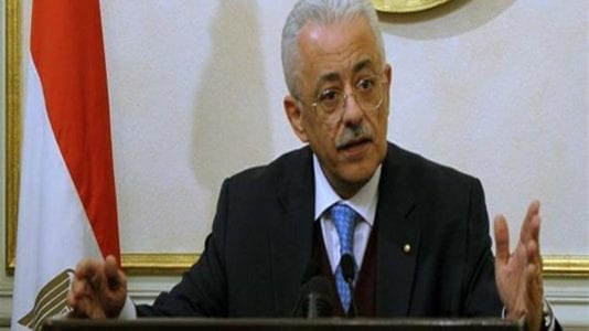 عبر "فيس بوك".. "شوقي" يوضح حقيقة غرامة إتلاف أو ضياع "التابلت"
