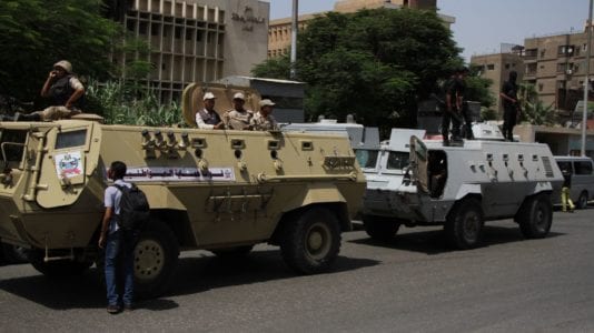 وزير الداخلية يكرم ضابط وأمين شرطة طاردا تاجر مخدرات