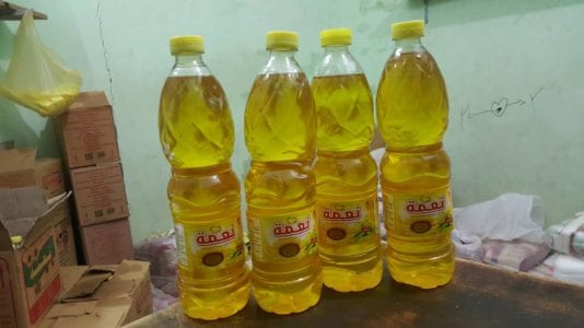 ارتفاع سعر عبوة زيت "التموين" خمسة جنيهات