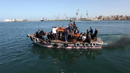 احتجاز مصريين بالخارج