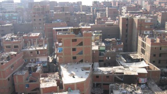 محافظة القاهرة تبدأ حصر عقارات "الطوب الأحمر" لإلزام ملاكها بطلائها