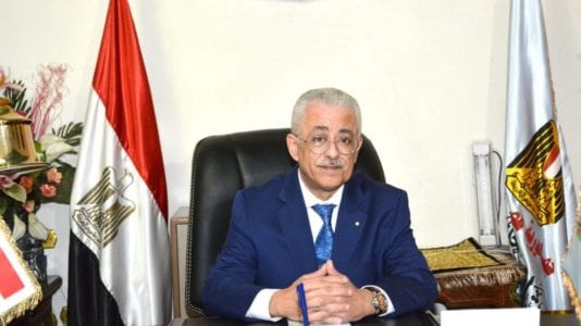 وزير التعليم يشيد بامتحانات "الأوبن بوك": يا رتني كنت طالب (فيديو)
