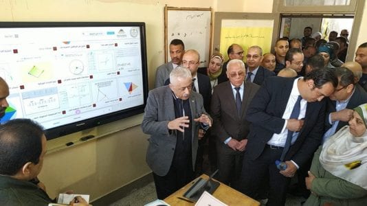 تطبيق تجربة أجهزة التابلت في المدارس