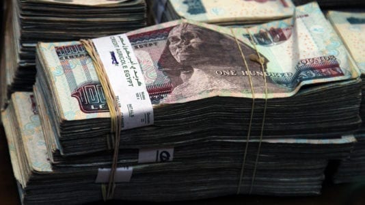 الحكومة تقترض 1.2 مليار جنيه لتمويل عجز الموازنة