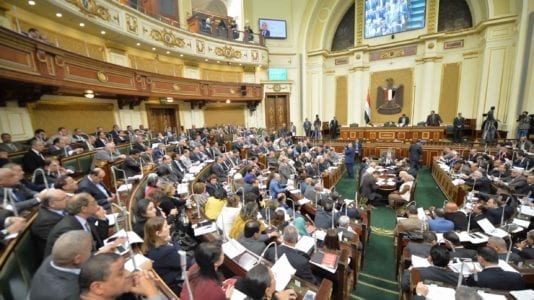 "تعليم النواب" للمعلمين: زيادة رواتبكم في رقبتنا وما تقلقوش