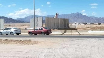 جدار خرساني حول مدينة شرم الشيخ
