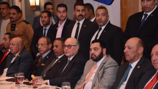 40 حزبا يوافقون على مد فترة الرئاسة إلى ست سنوات