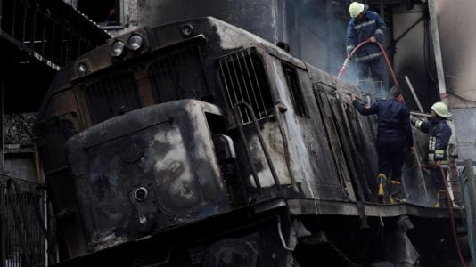 إزالة جرار حادثة محطة مصر بعد أسبوع من انفجاره (صور)