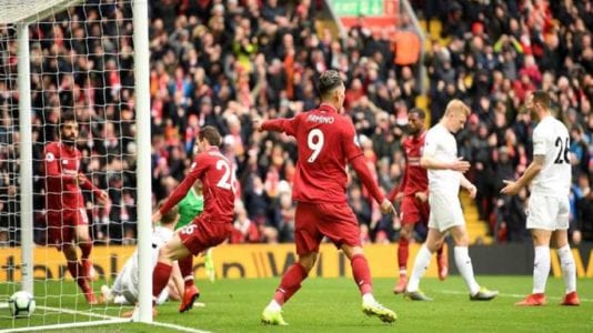 محمد صلاح يصنع هدفين وليفربول يفوز برباعية على بيرنلي