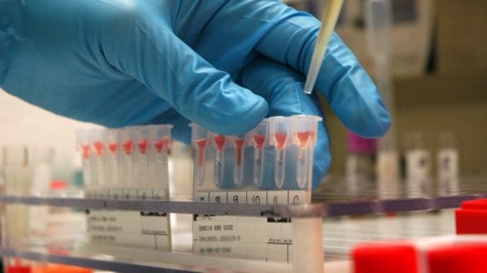 الموافقة على مشروع قانون لفصل الموظف متعاطي المخدرات