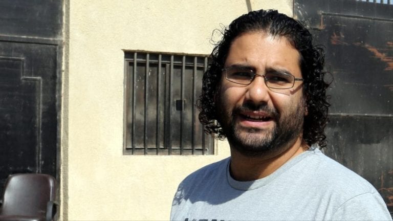 الإفراج عن علاء عبد الفتاح بعد إتمام عقوبة "التظاهر"