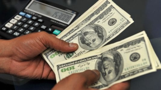 الحكومة تعلن سعر الدولار بالموازنة الجديدة