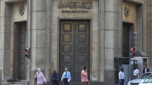 الحكومة تقترض 1.7 مليار جنيه لتمويل عجز الموازنة