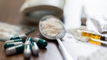 الصحة تقرر إدراج 6 مركبات جديدة على جدول المخدرات