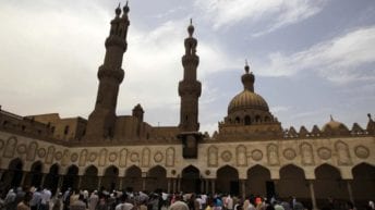 شطاف المياه قد يفسد الصوم.. فتوى داعية وجدل فقهي