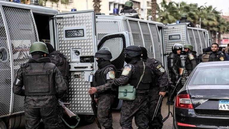 الداخلية تعلن الاستنفار الأمني بعد وفاة الرئيس المعزول محمد مرسي