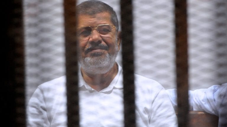 التلفزيون المصري: وفاة الرئيس الأسبق محمد مرسي أثناء جلسة محاكمته
