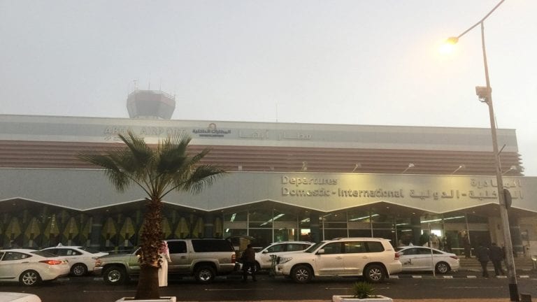 مصر تدين قصف مطار أبها السعودي