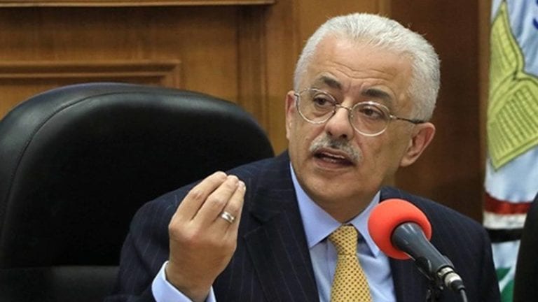 بلاغ يتهم وزير التعليم بسرقة فكرة امتحانات التابلت.. تفاصيل