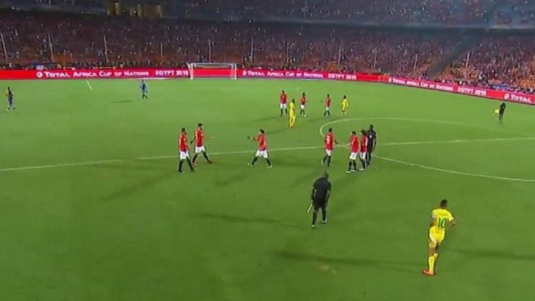 ترزيجيه يسجل هدف مصر في شباك زيمبابوي خلال مباراة افتتاح كأس الأمم الإفريقية (فيديو)