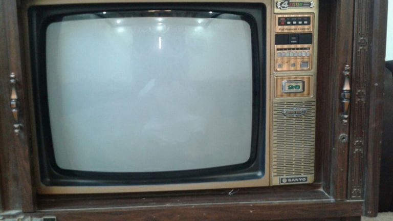 نتائج بحث الدخل: 1.2% من الأسر تشاهد التلفزيون بالأبيض والأسود