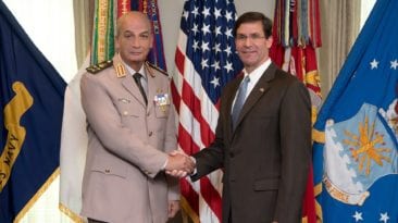 وزير الدفاع يعود إلى مصر بعد زيارة لأمريكا: مباحثات حول أمن المنطقة