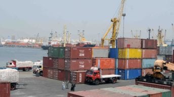 السعودية تعتزم حظر دخول البضائع المصرية بسبب الأكياس