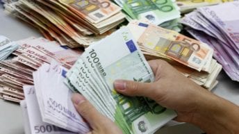 انخفاض أسعار العملات العربية
