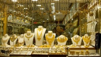 استمرار ارتفاع أسعار الذهب لليوم الرابع وتذبذب العملات