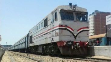 النقل تحذر من رشق القطارات بالحجارة: حظر الوقوف