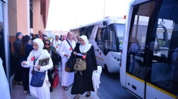 مطار القاهرة يستقبل أولى رحلات عودة الحجاج "المتعجلين"