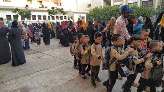 اعتذار ونقل معلمة بسبب طالب في الصف الثاني الابتدائي.. تفاصيل
