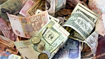 تذبذب أسعار الذهب والعملات الأجنبية والعربية