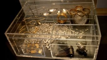 العثور على مجوهرات أثرية مصرية بإندونيسيا.. تفاصيل