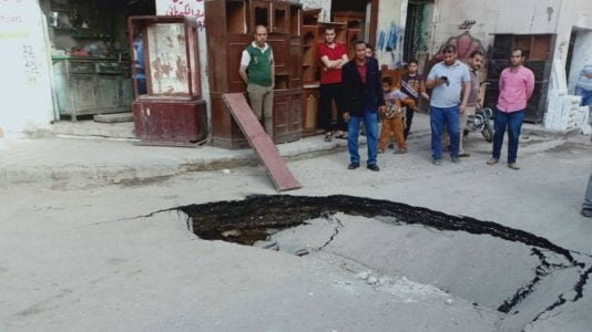 هبوط أرضي مفاجئ بالهانوفيل في الإسكندرية (صور)