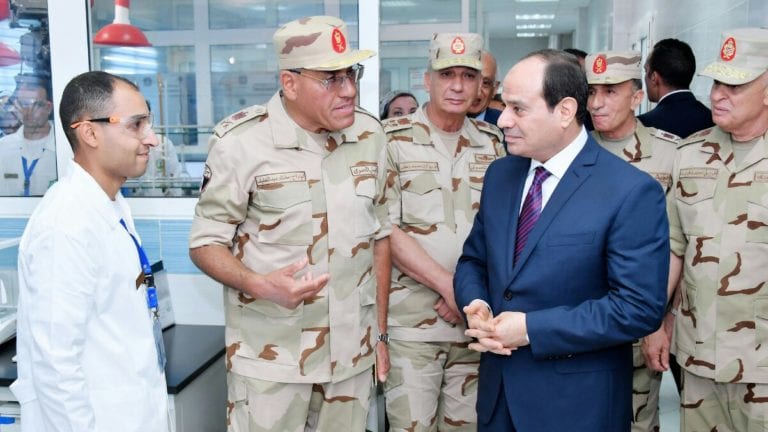 السيسي: مشاركة القوات المسلحة في البورصة مهم للمصريين