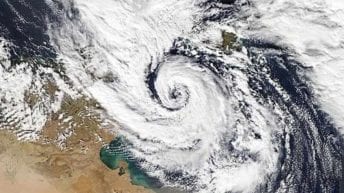 حقيقة إعصار نادر يضرب مصر