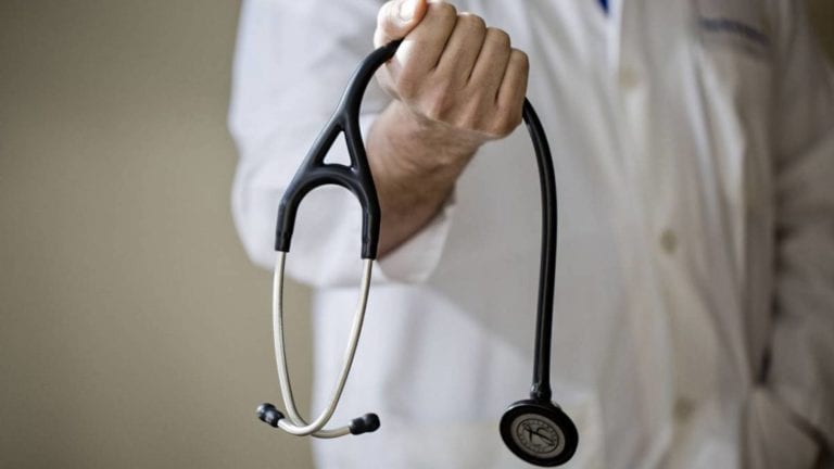 "الأطباء" ترفض مشروع قانون تعيين المعيدين والمدرسين المساعدين
