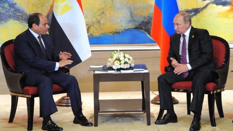 السيسي يلتقي بوتين في القمة المصرية الروسية