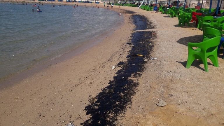 تلوث شواطئ رأس غارب بسبب تسرب بترولي: السابع خلال عام