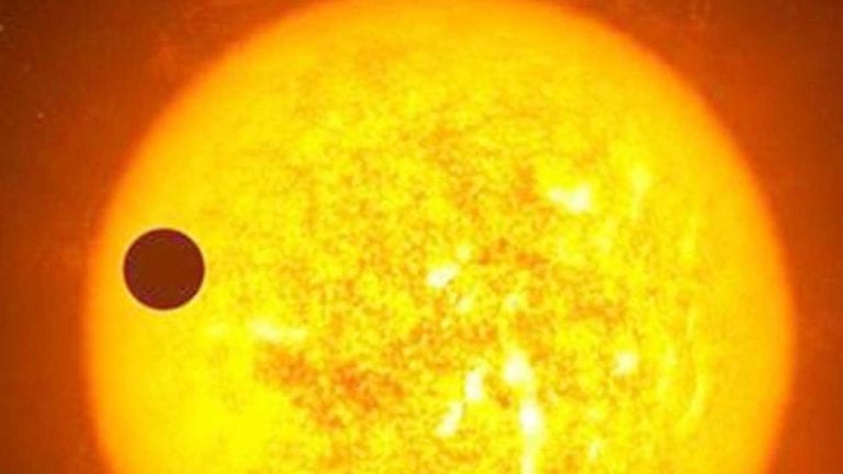 "البحوث الفلكية" يكشف عن ظاهرة غريبة تحدث غدا: لا تنظر للشمس