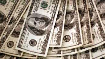 ارتفاع أسعار العملات واستقرار الذهب