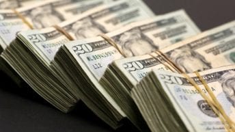أسعار العملات والذهب اليوم
