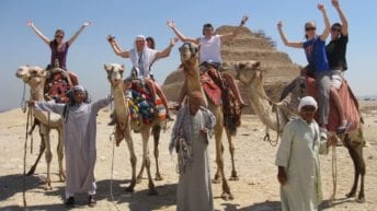 البنك المركزي: ارتفاع إيرادات السياحة بنسبة 28%