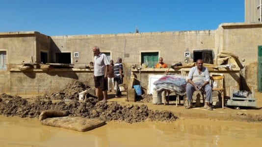 الأمطار تدمر مئات البيوت الخشبية بمدينة حلايب